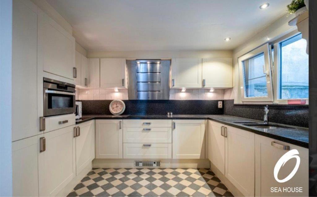 O-Sea House: Herenwoning In Belle Epoque Wijk Te Oostende エクステリア 写真