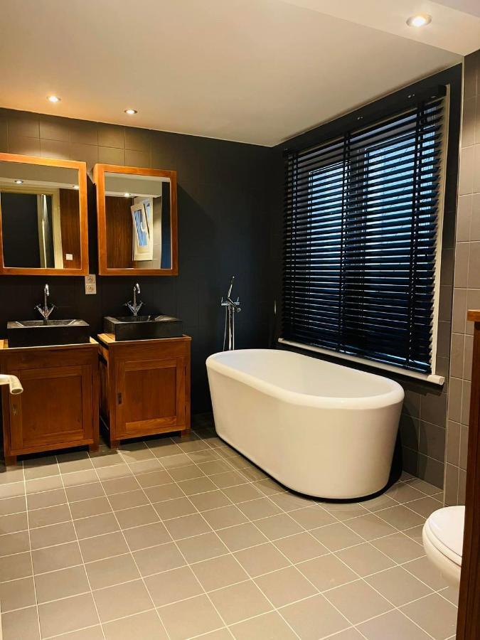 O-Sea House: Herenwoning In Belle Epoque Wijk Te Oostende エクステリア 写真